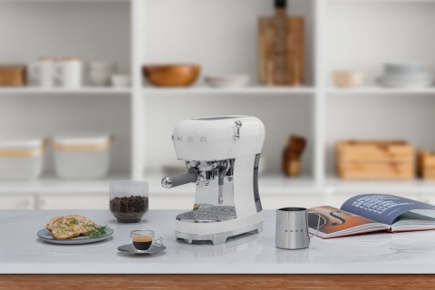 Ekspres kolbowy SMEG ECF02WHEU kolor BIAŁY