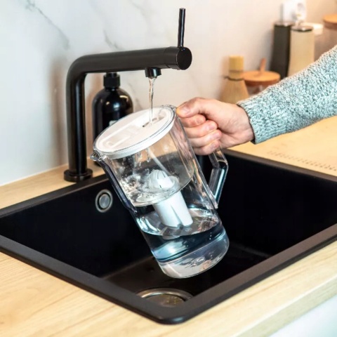 Dzbanek filtrujący z licznikiem LED Wessper D1 SOLID aquaclassic + 1x Filtr