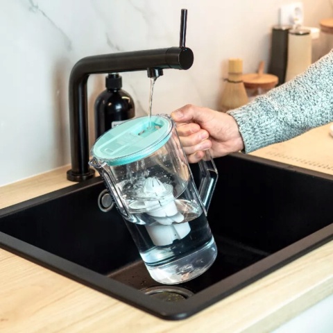 Dzbanek filtrujący z licznikiem LED Wessper D1 SOLID aquaclassic + 1x Filtr