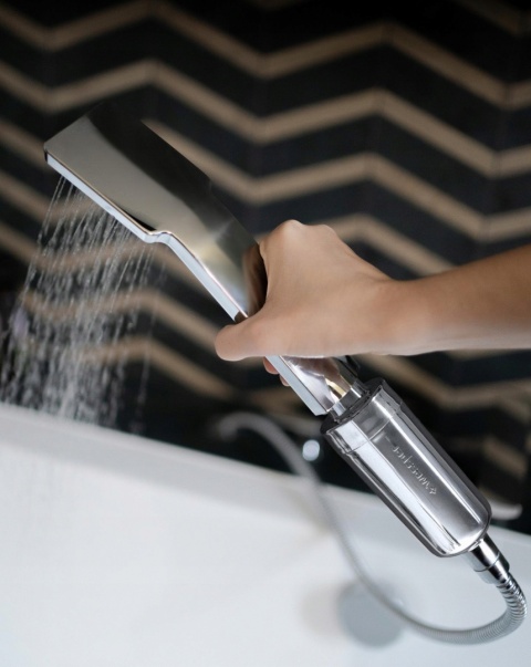 Filtr do wody PRYSZNICOWY Wessper ZMIĘKCZA WODĘ dla alergików srebrny