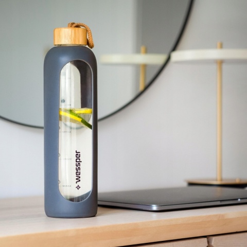 Szklana Butelka Szczelna na wodę 1l Wessper w etui Szarym